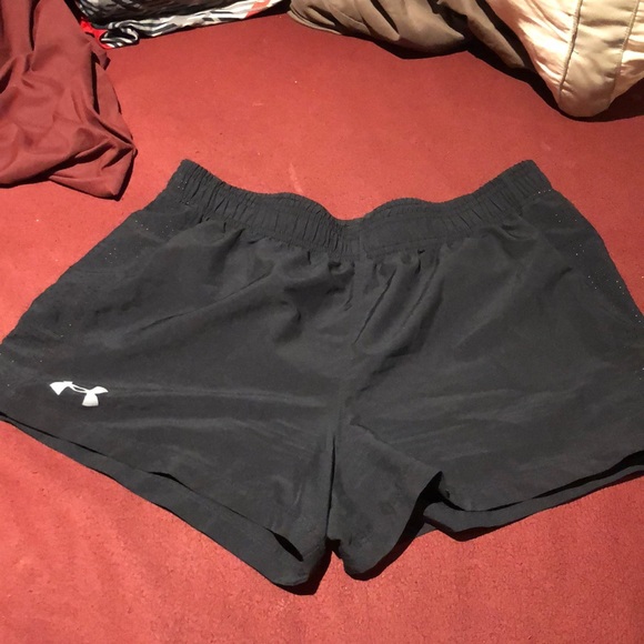 Under Armour Pants - 💸2 for 1!💸 Mini Under Armour shorts